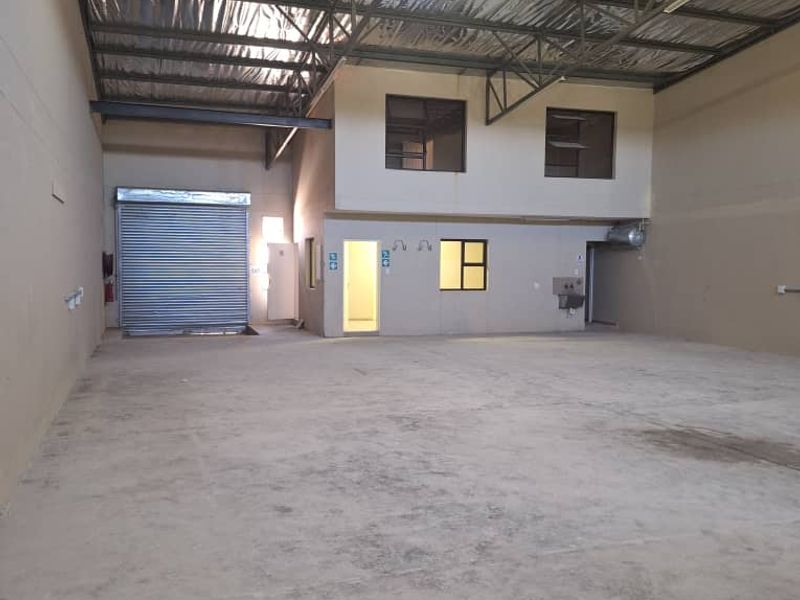Spacious Warehouse with Office Space and Private Parking - Photo 3