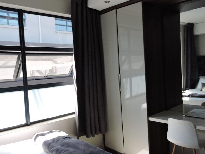 Modern 2-bedroom Simplex apartment in Menlo Park - Photo 2