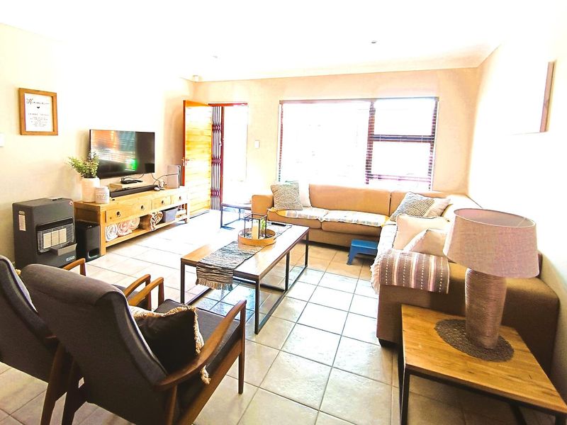 Sunlit Serenity with Solar, Space and Security - Photo 4