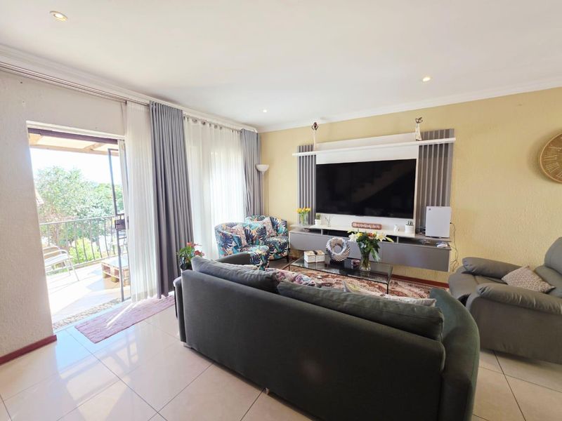 Spacious 2-Bedroom Townhouse for Rent - Photo 3