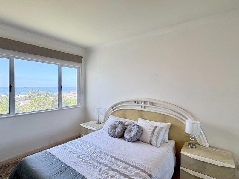 Luxury Coastal Living – Fully Furnished 3 Bedroom Apartment on Marine Drive - Photo 8