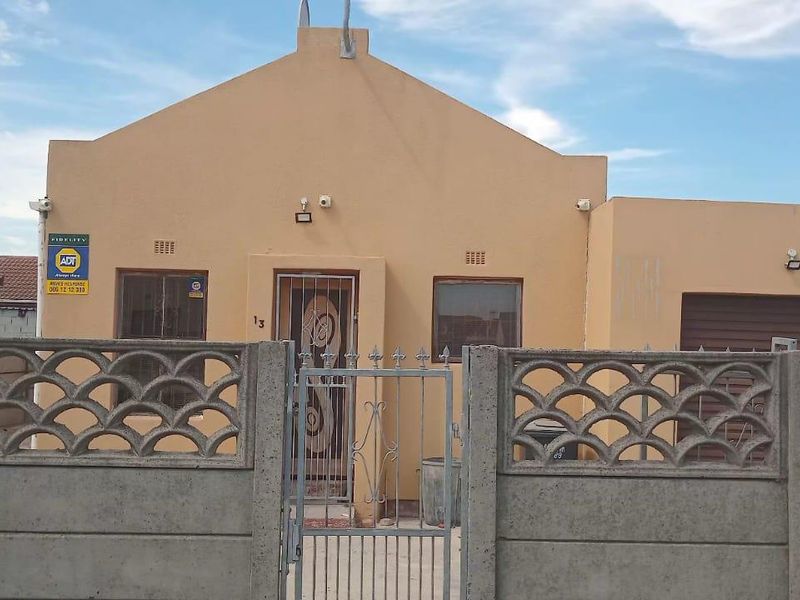 Charming and Secure 3-Bedroom Home in Eerste River - Photo 4
