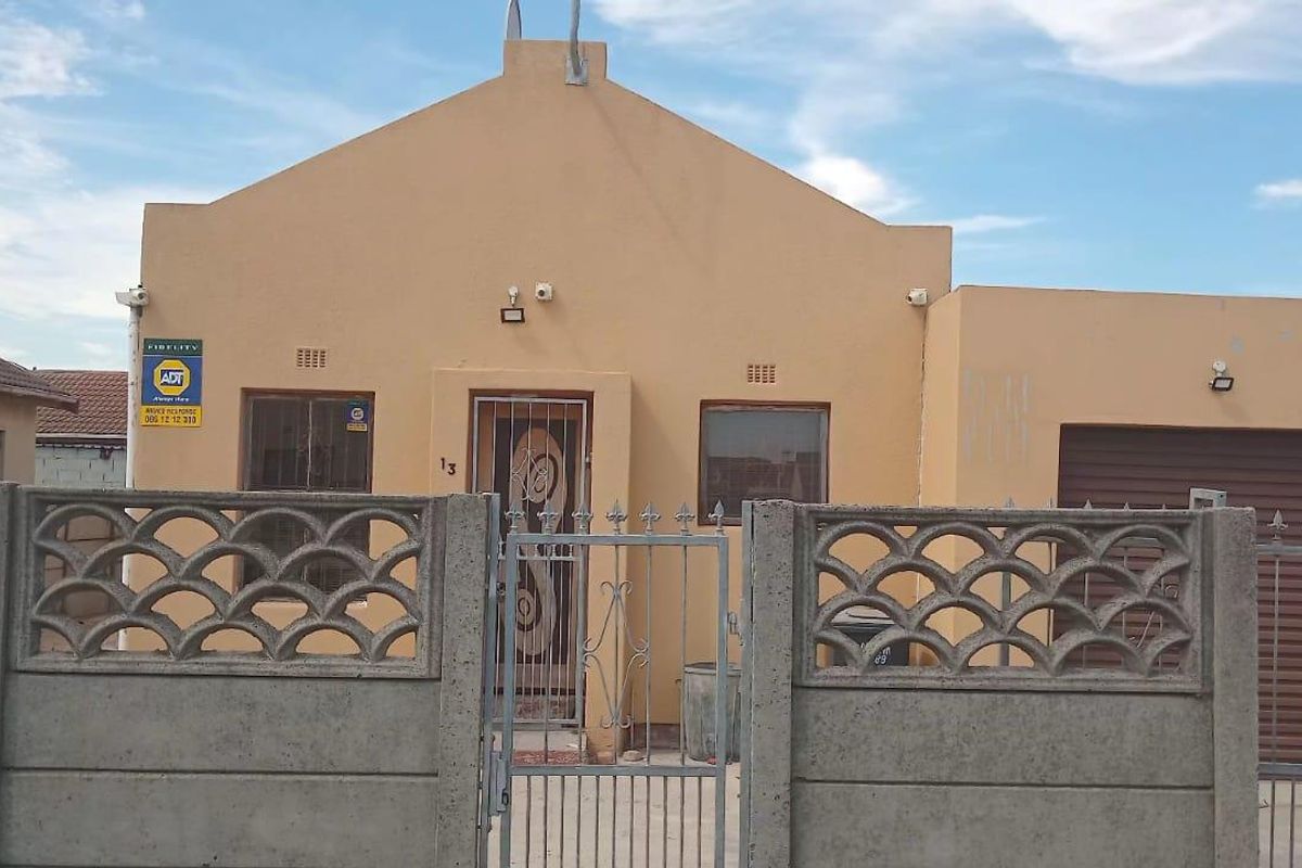 Charming and Secure 3-Bedroom Home in Eerste River - Photo 4