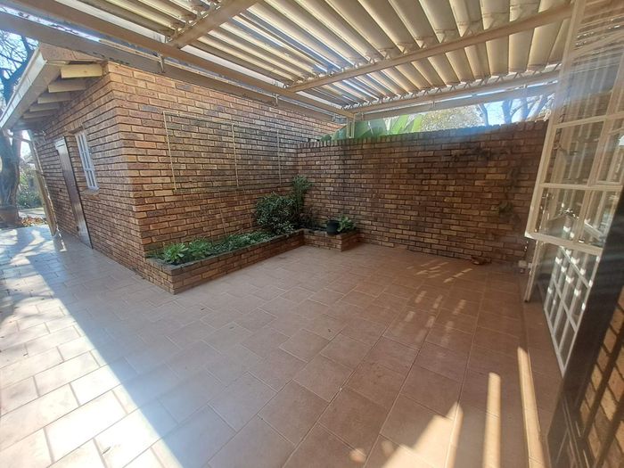 Property #2515167, Townhouse Rental Monthly in Val De Grace