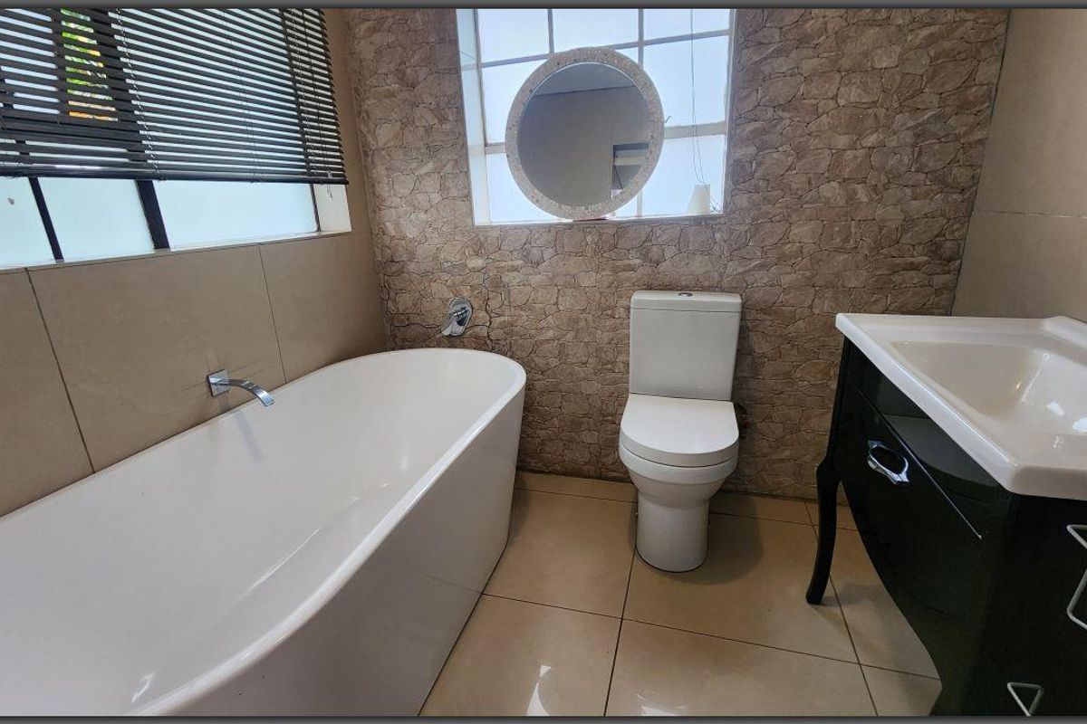 Modern spacious 3-Bedroom 2 bath family home for rental in White River - Photo 3