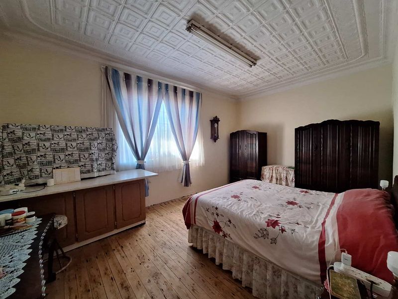 Bright, Spacious Living with Bonus Outbuildings & Garages in Boksburg North - Photo 10