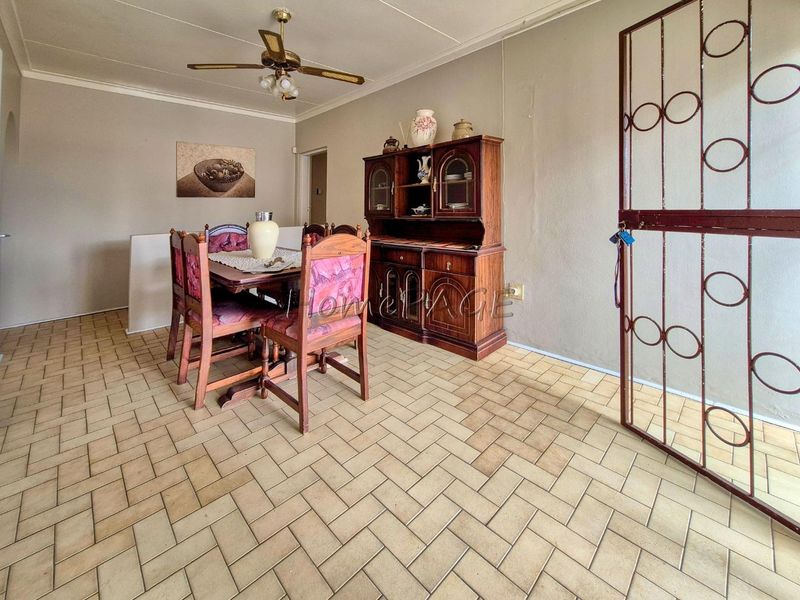 Hermes, Walvis Bay:  3 Bedroom home situated in a visible area, opposite businesses - Photo 6