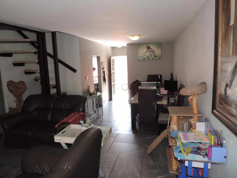 Two bedroomed duplex in secure Complex - Photo 8