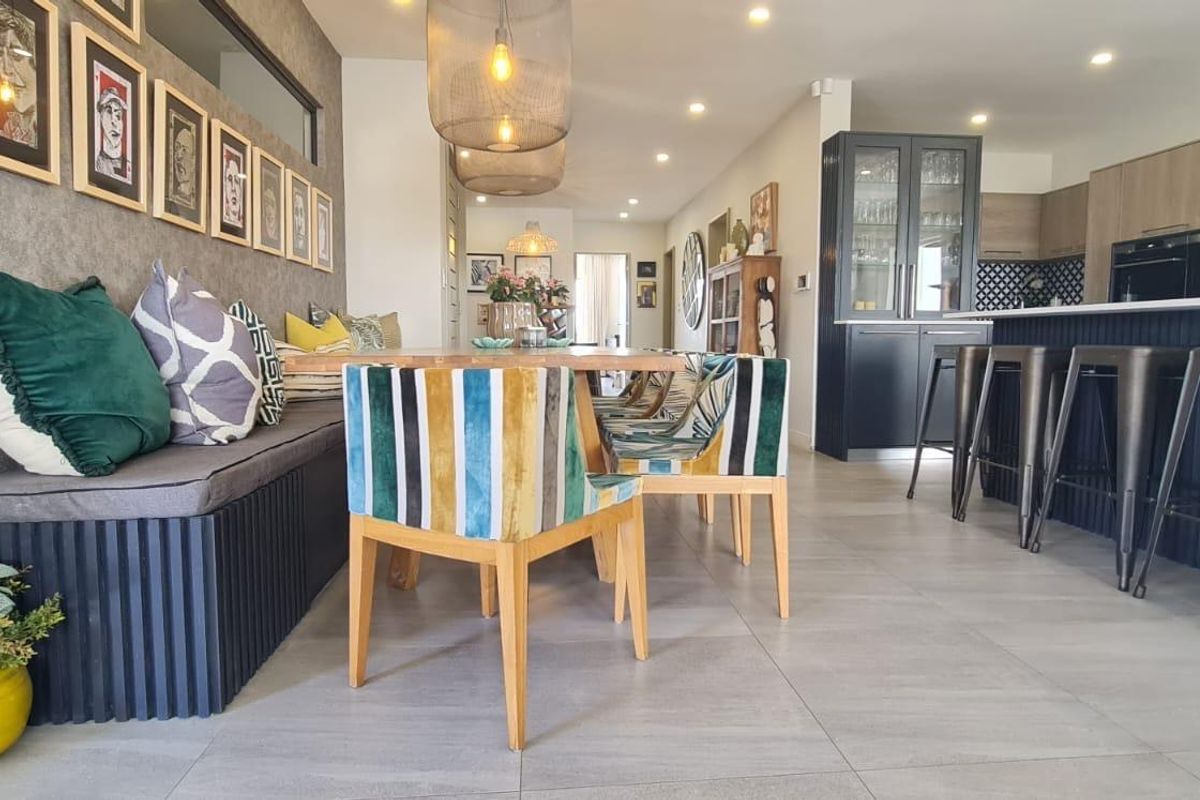 Stunning Hilltop Property in Bloubergstrand - Photo 5