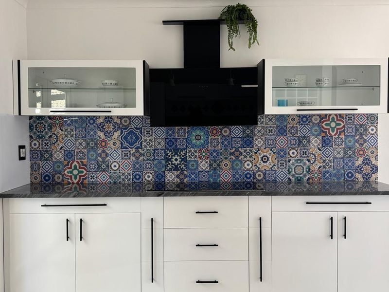 🏡 Exclusive 3 Bedroom Family Home with Separate Flat for sale in Vineta, Swakopmund. - Photo 2