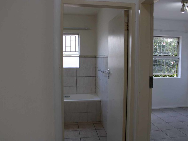 Garden Apartment Close to Mall of Africa - Photo 6