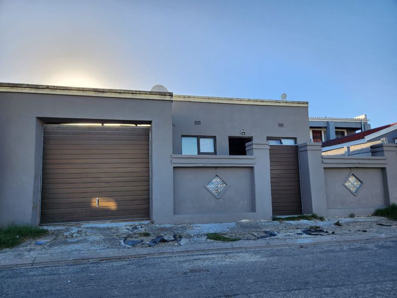 Charming 2 Bedroom House for Sale in Makhaza - Photo 2