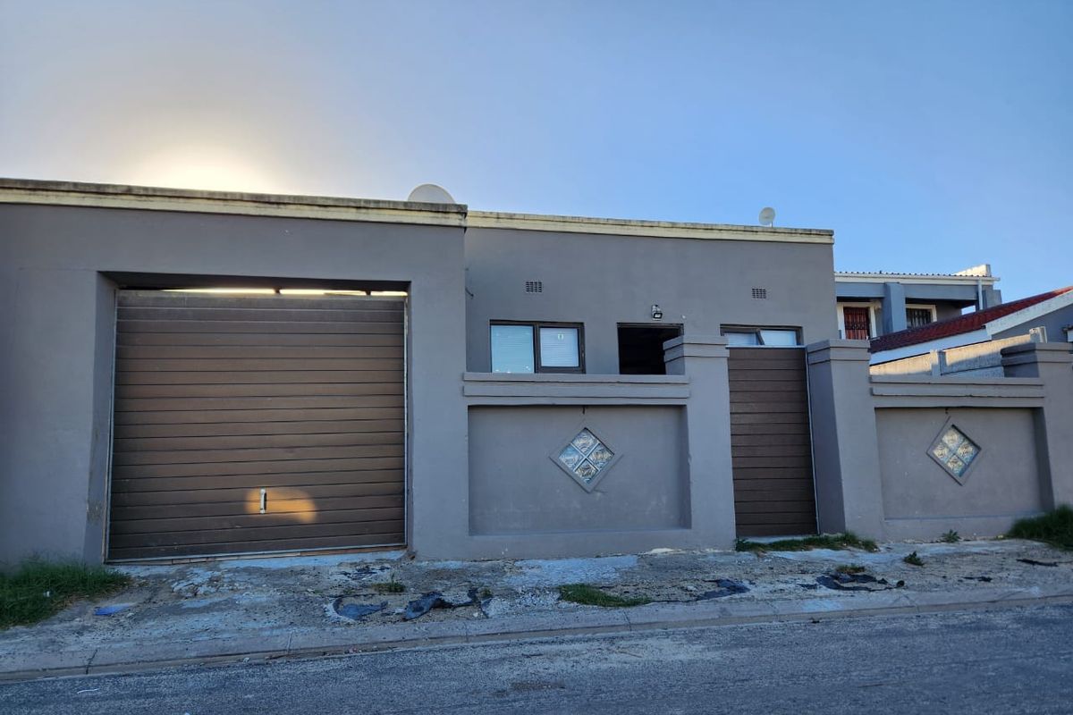 Charming 2 Bedroom House for Sale in Makhaza - Photo 2