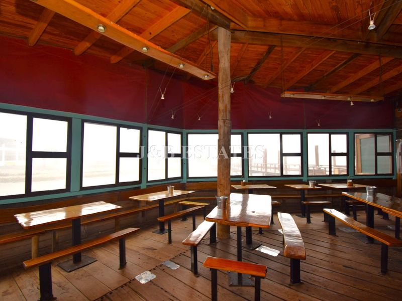 Charming Lagoon-Front Restaurant - Photo 7