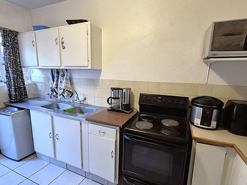 Secure 3-Bedroom Duplex -Close to Ferndale on Republic - Photo 9