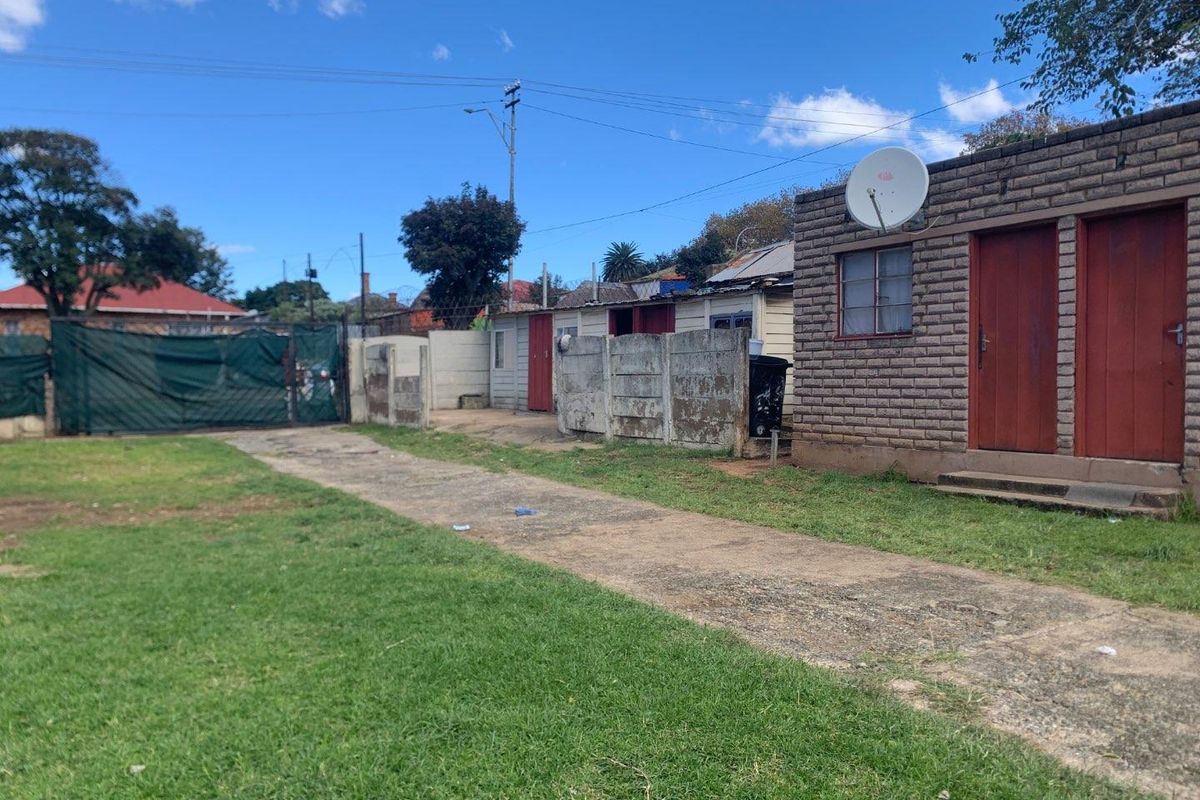 Charming 3/4 Bedroom House for Sale in Rosettenville – A Perfect Investment Opportunity - Photo 2