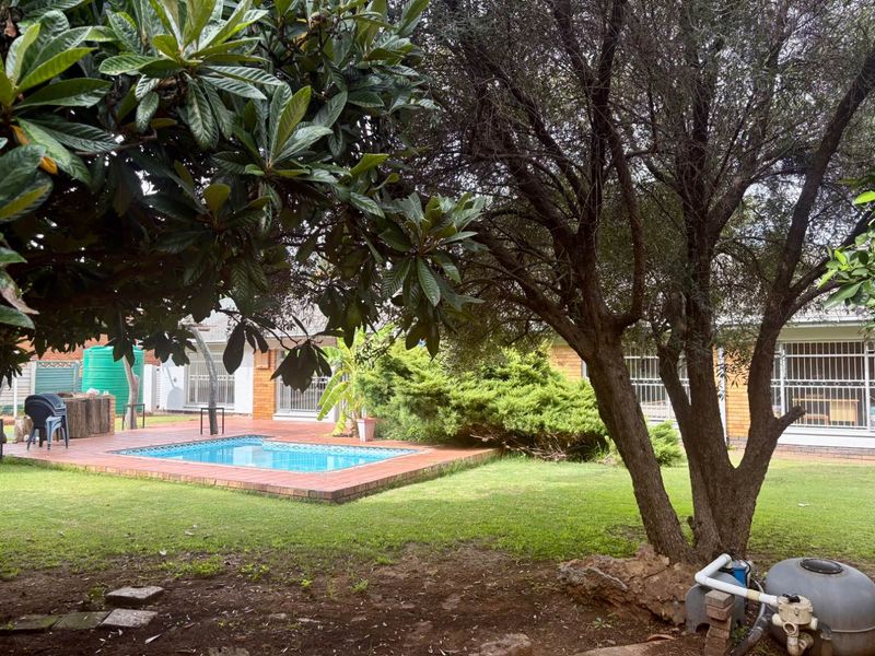 Well-located, well-kept family home with flat. - Photo 2