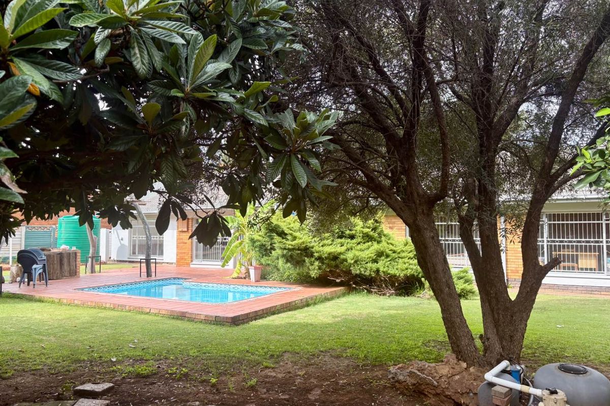 Well-located, well-kept family home with flat. - Photo 2