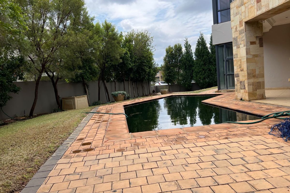 FAMILY HOME FOR RENT IN LOMBARDY ESTATE EAST OF PRETORIA - Photo 4