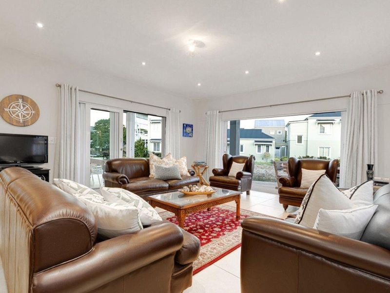 Waterside living pushed to its limit of luxury - Photo 7