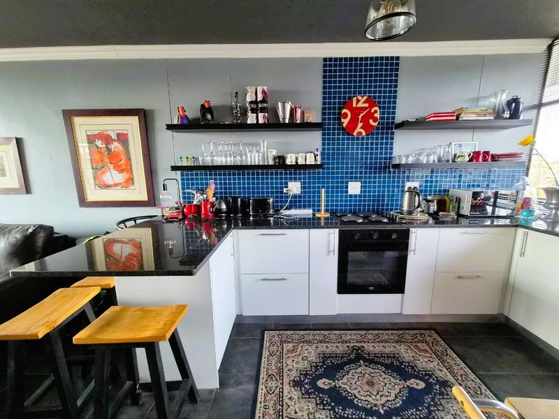 Bright, Modern & Perfectly Positioned - Photo 1