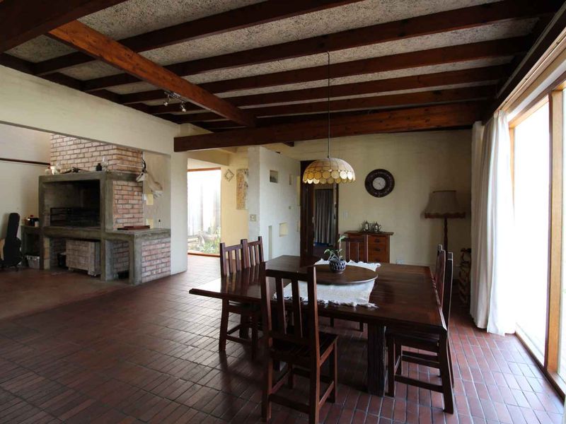 Family home in sought after area - Photo 4