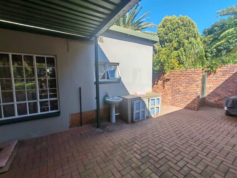GOLDEN OLDIE - SPACIOUS WITH GRANNY FLAT ON BIG STAND - Photo 9