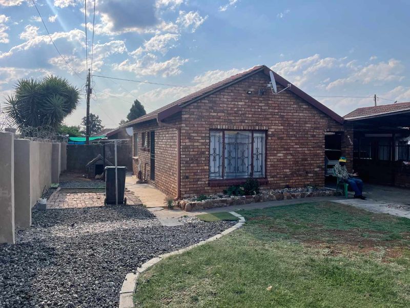 3 Bedroom house for sale in Nellmapius Ext1 - Photo 2