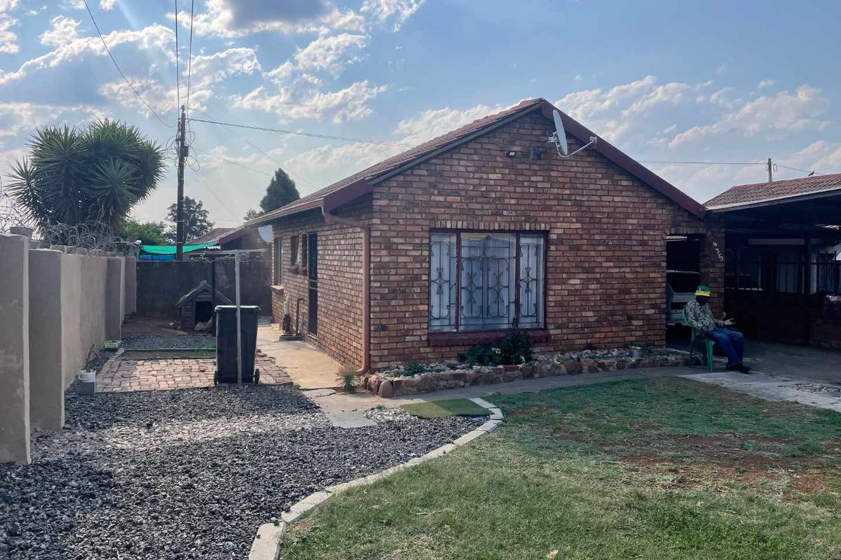 3 Bedroom house for sale in Nellmapius Ext1 - Photo 2