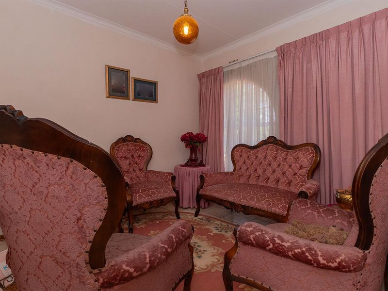 The Perfect Lock-Up-and-Go 3 Bedroom Townhouse in Birchleigh North - Photo 4