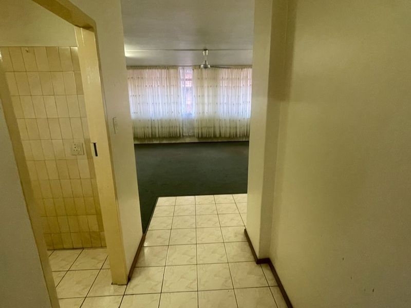 Spacious apartment with potential - Photo 8