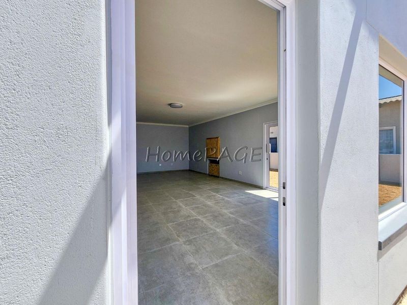 Ext 11 (Sun Bay), Henties Bay:  Brand new 3 Bedroom home wih 3 Garages is for Sale - Photo 3