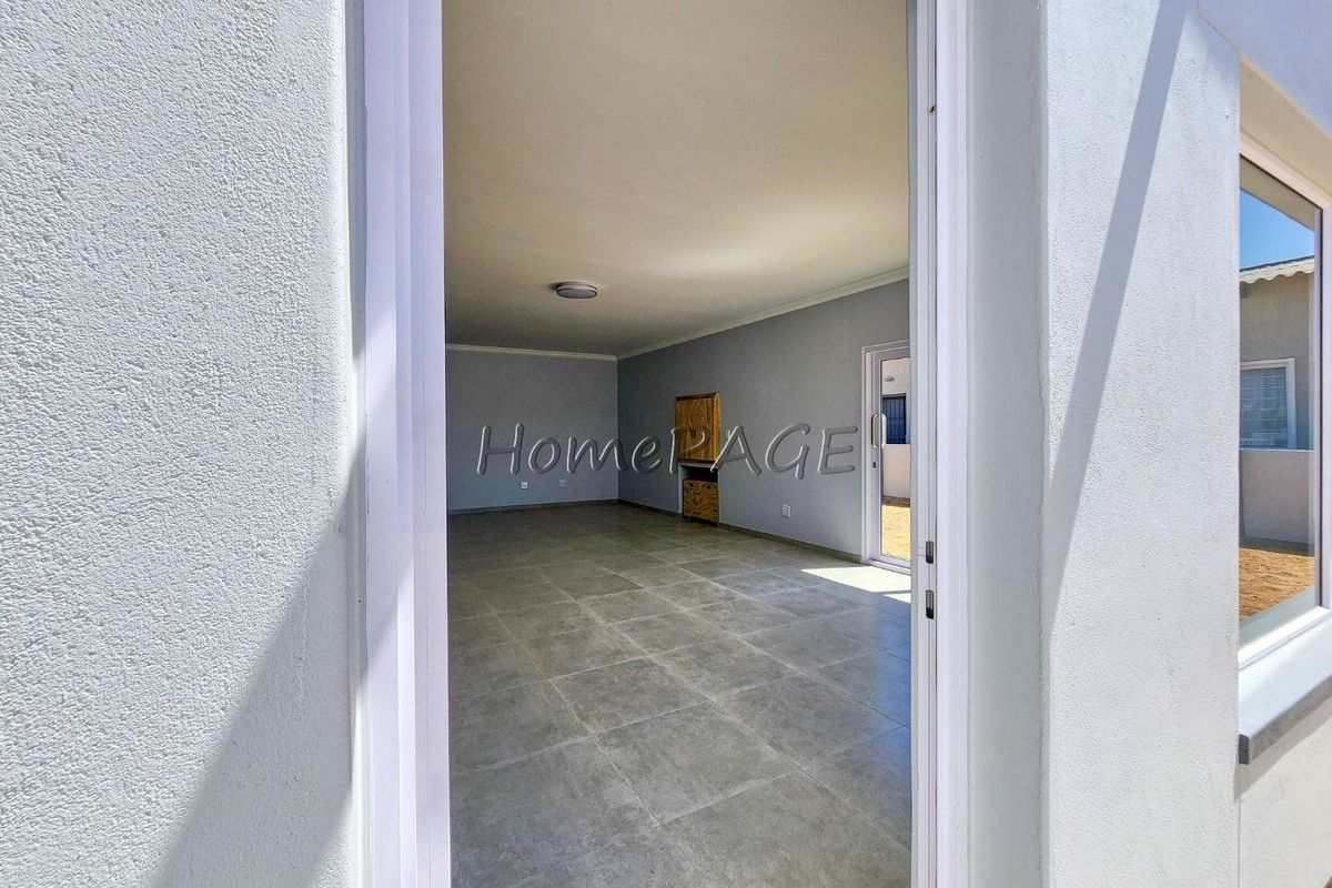 Ext 11 (Sun Bay), Henties Bay:  Brand new 3 Bedroom home wih 3 Garages is for Sale - Photo 3