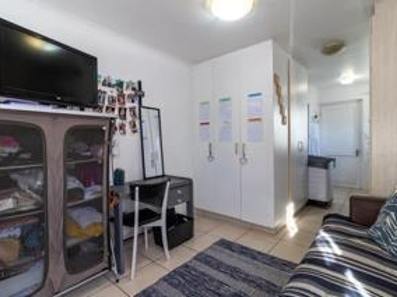 Beautiful 1 Bedroom Apartment for Sale in Secure Complex - Photo 9