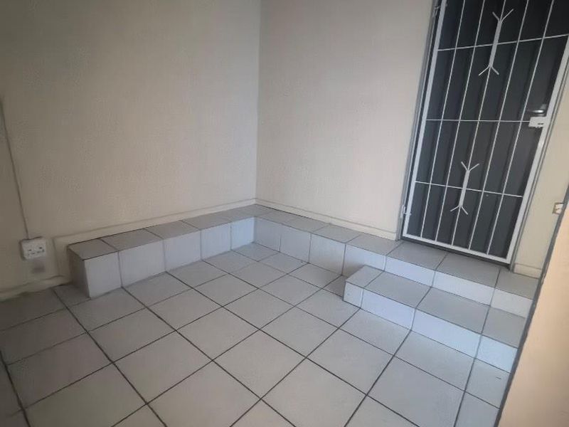 Retail Shop to let - Photo 9