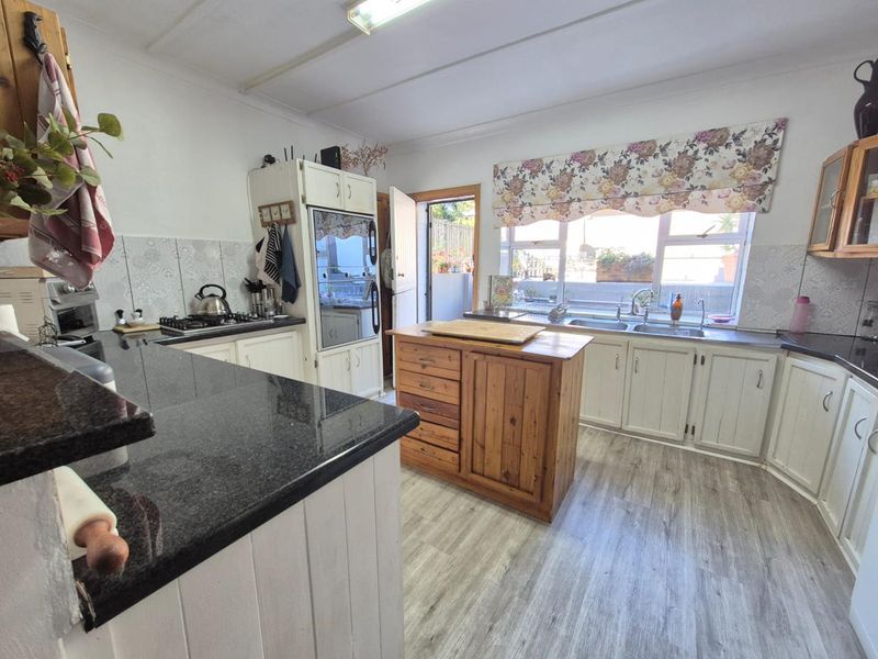 Entertainers's dream home with a Flat and Views for Days - Photo 6