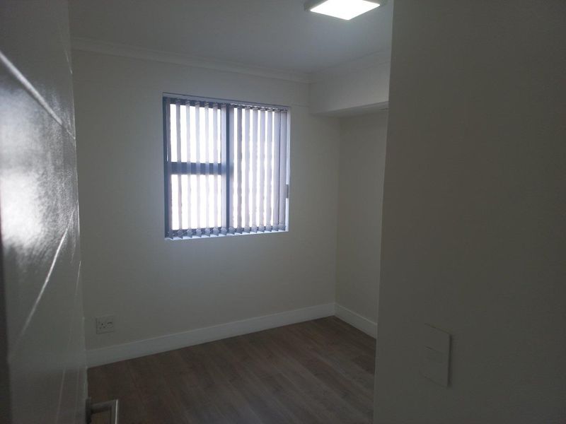 Comfortable and spacious lock-up-and-go ideal for a young professional - Photo 9