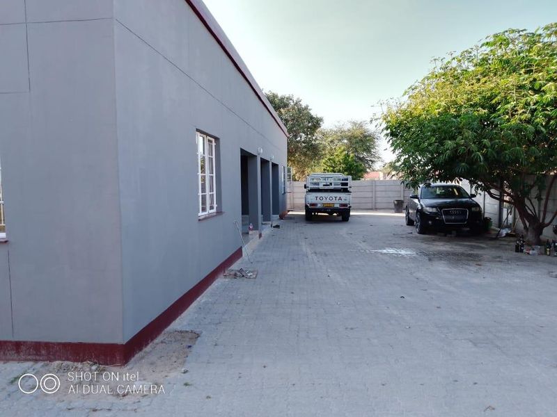 FOR SALE - 4 BEDROOM HOUSE WITH A SEPARATE  FLAT IN EENANA, NAMIBIA - Photo 3