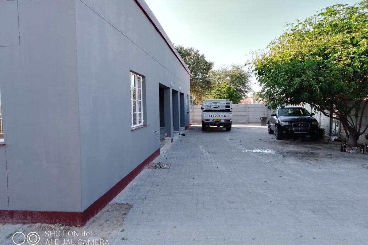 FOR SALE - 4 BEDROOM HOUSE WITH A SEPARATE  FLAT IN EENANA, NAMIBIA - Photo 3