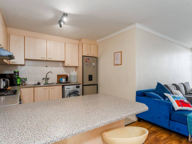 2 Bedroom Apartment For sale in Wynberg - Photo 9