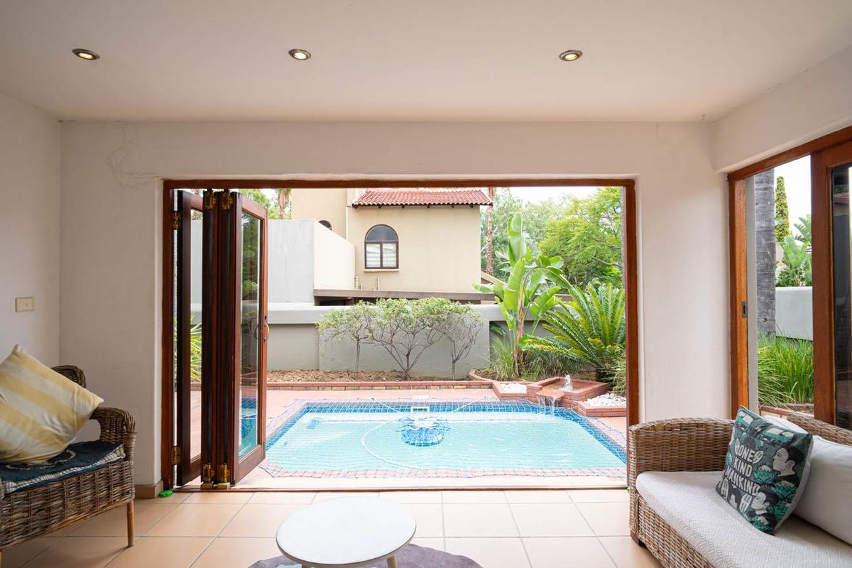 Space, Light and Comfort in a Secure Complex - Photo 5