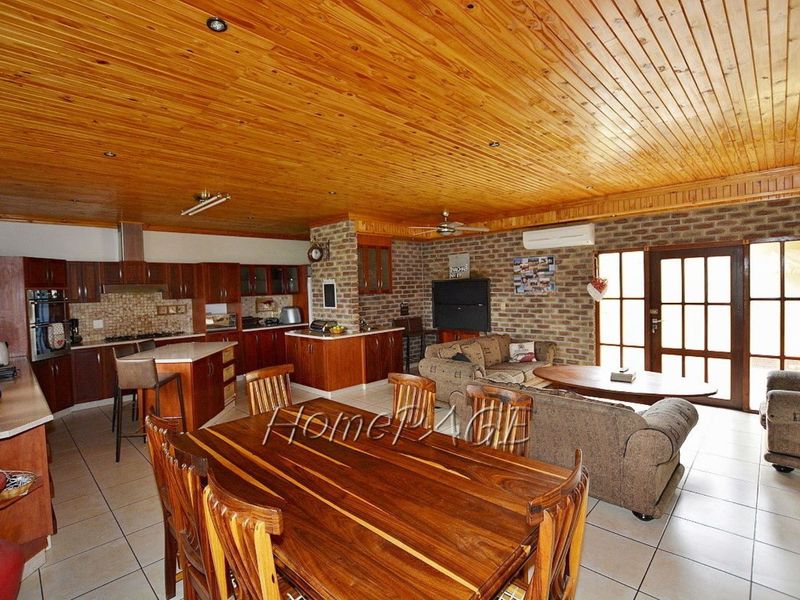 Central, Walvis Bay:  BEAUTIFUL, SPACIOUS HOME WITH FLAT FOR SALE - Photo 7