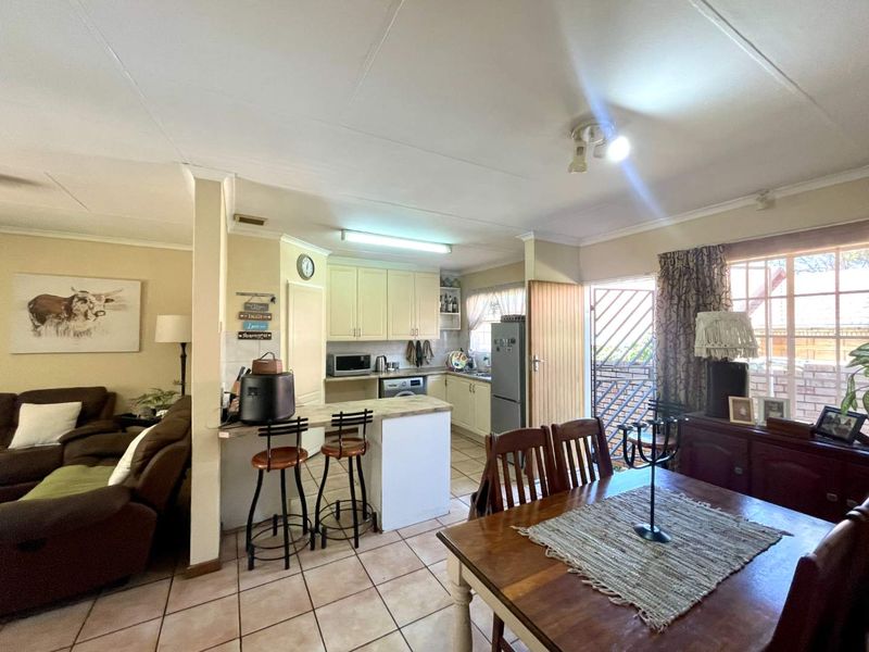 Secure Estate Living with Pool, Fishing Dam & Excellent Rental Appeal - Photo 7