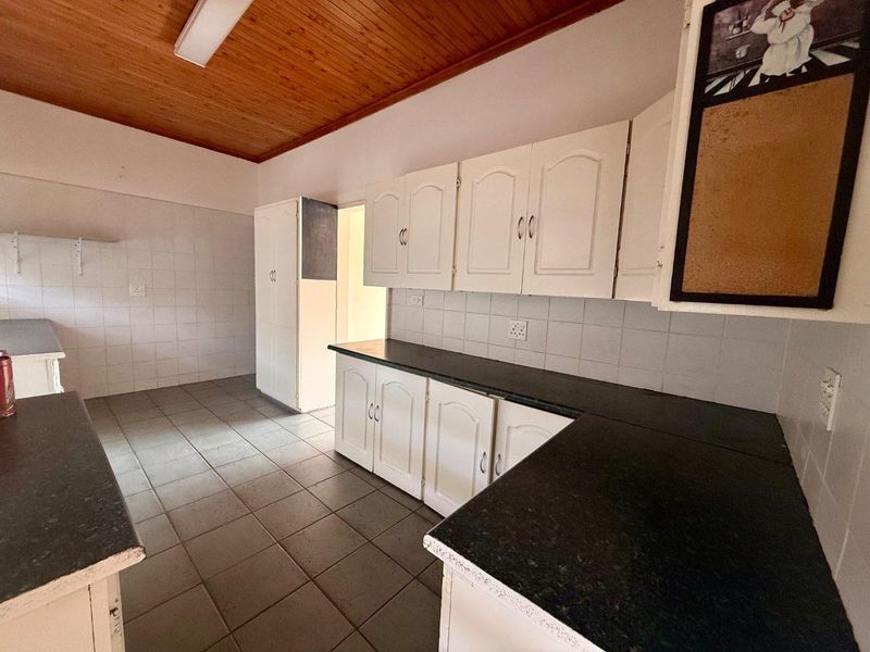5 bedroom house for rental in vryheid - Photo 8