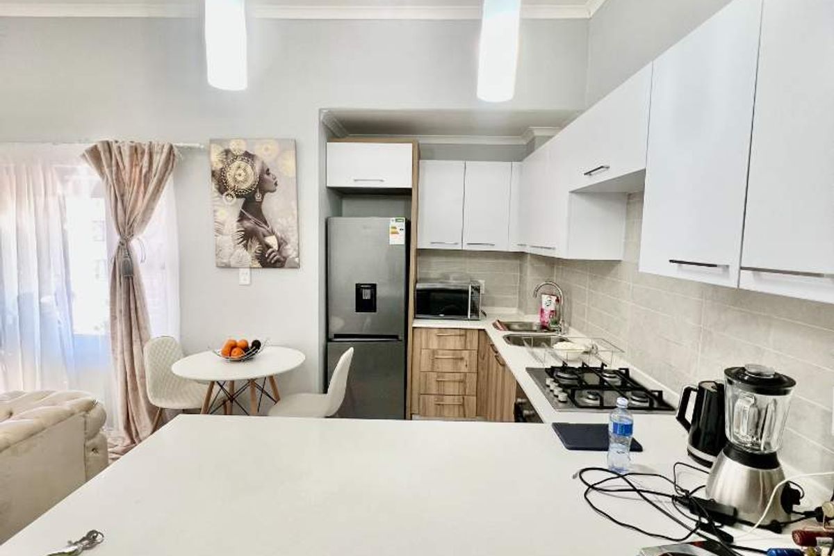 Lovely Upmarket One Bedroom Apartment in Modderfontein Up for a Grab! - Photo 3