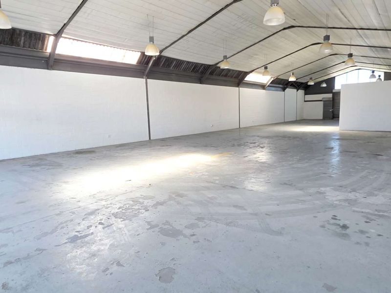 Newly Refurbished Centre in Tokai - Photo 2