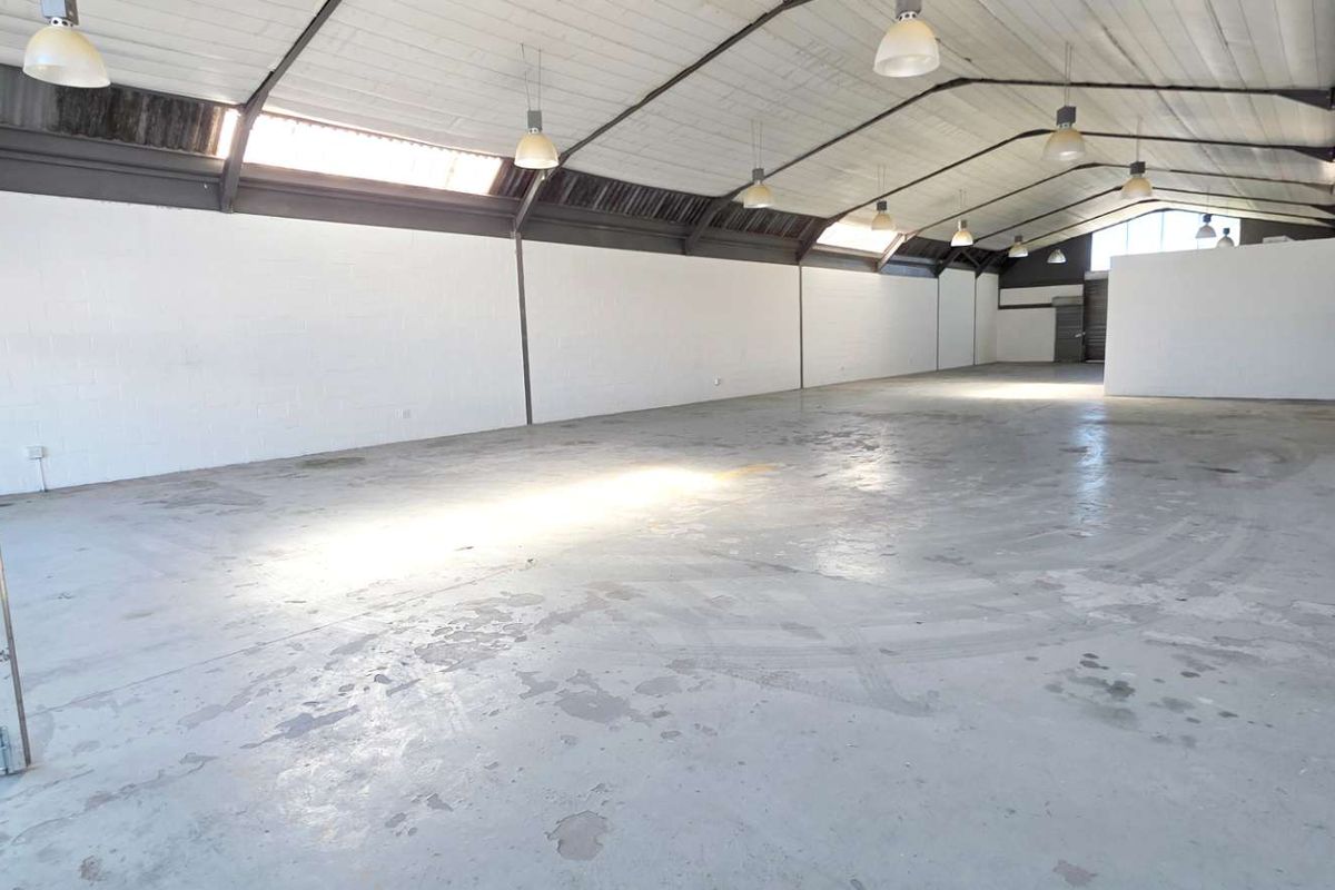 Newly Refurbished Centre in Tokai - Photo 2