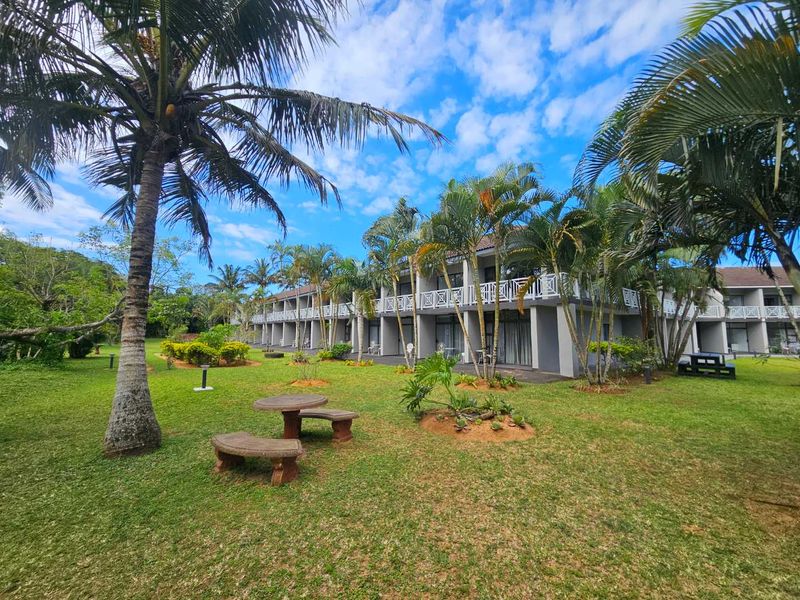 Unleash Your Coastal Business Dreams: A Prime Dual-Property Investment Opportunity in St Lucia, South Africa - Photo 2