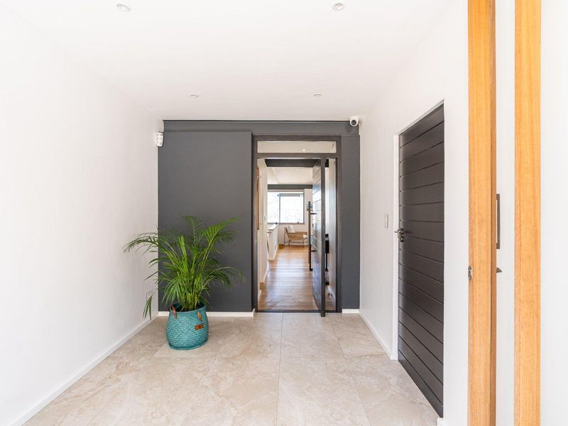 Spacious Layout Designed for Comfortable Living in Tamboerskloof - Photo 4