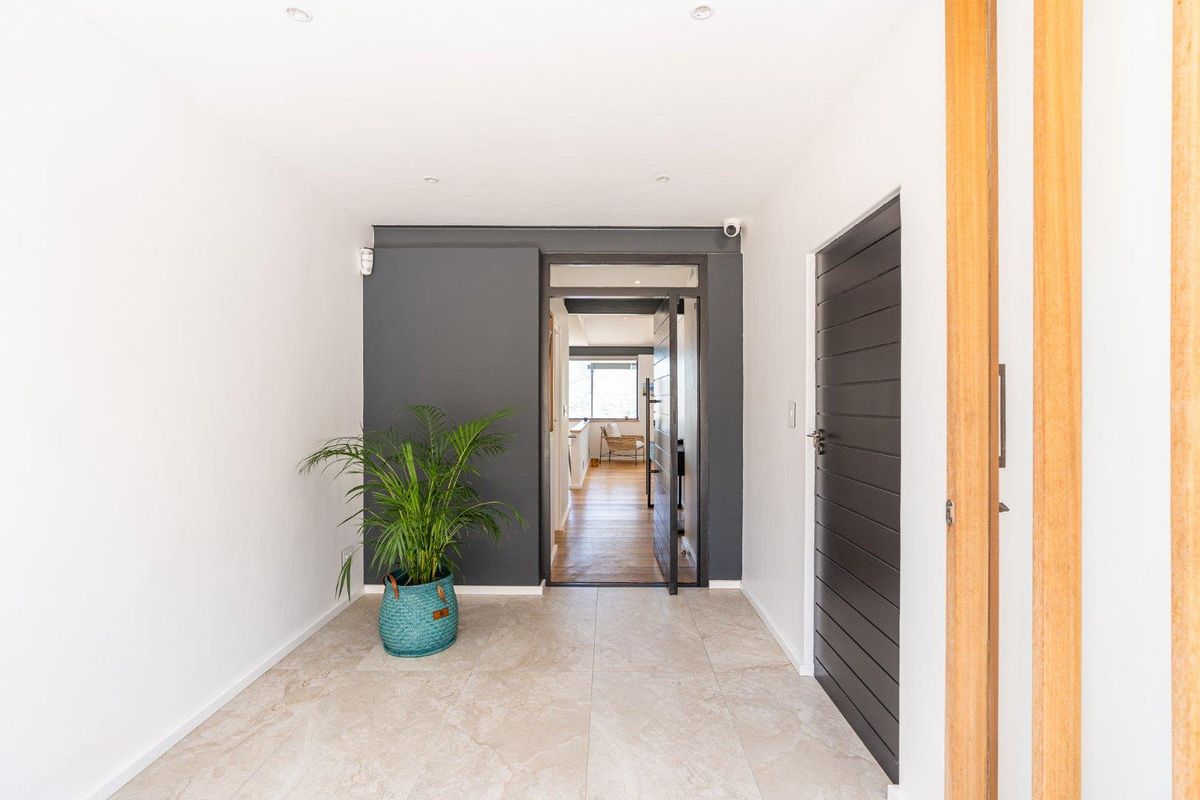 Spacious Layout Designed for Comfortable Living in Tamboerskloof - Photo 4